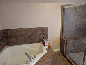 Dusche, Whirlpool, Haartrockner, Bidet