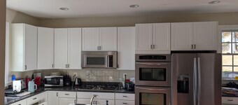  Hilltop Hideaway Retreat — Theater • Game Lounge • Gym • Sauna • Spa Baths