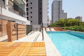 حمّام سباحة خارجي