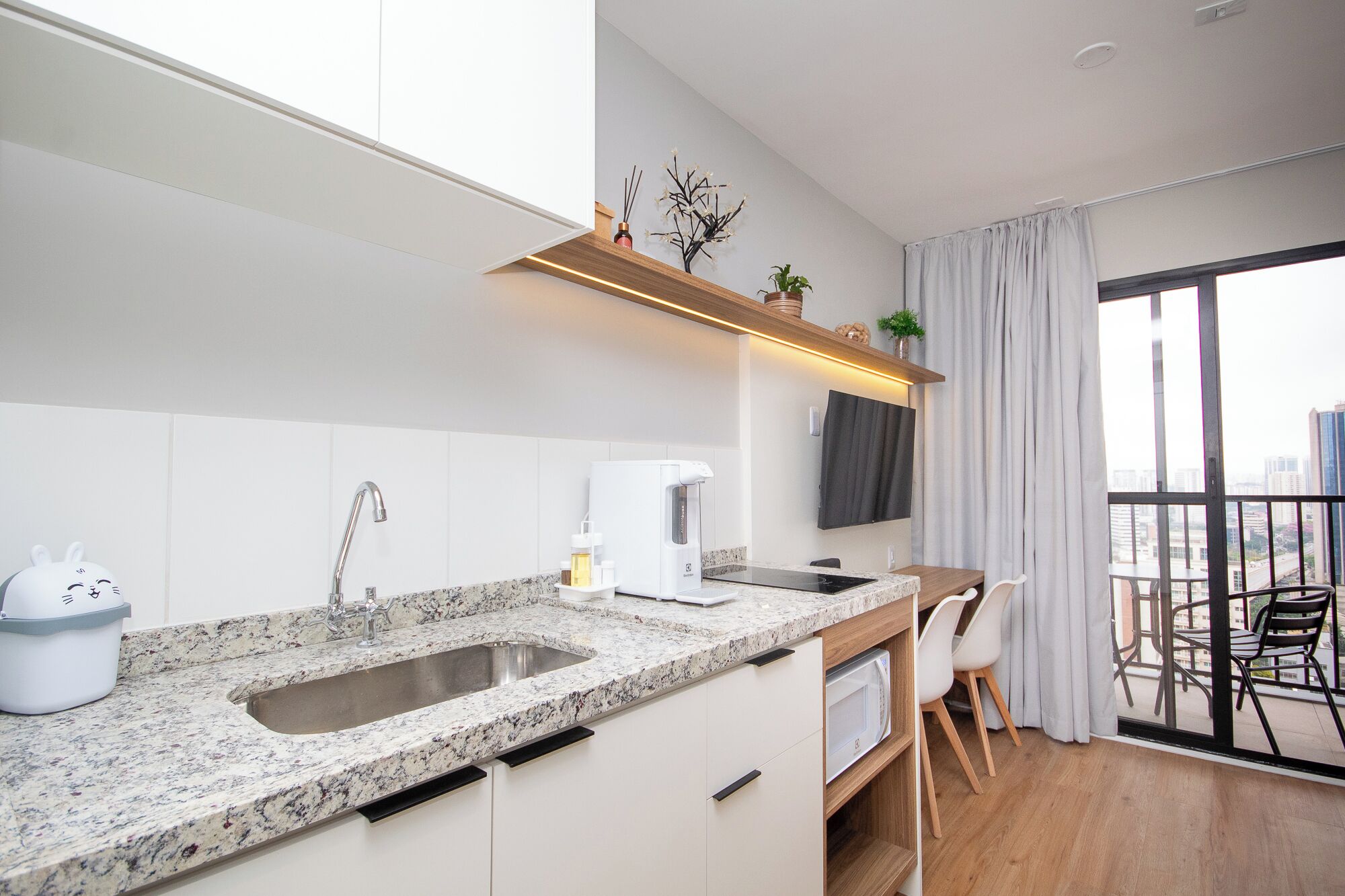 Premium bedding, pillowtop beds, minibar, free WiFi