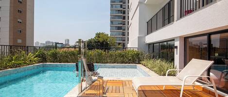 Premium bedding, pillow-top beds, minibar, free WiFi