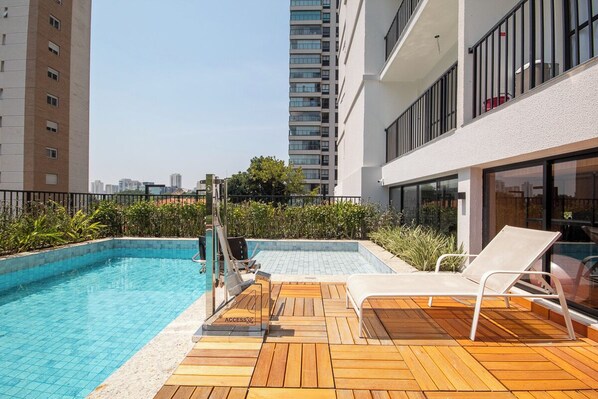 Ropa de cama de alta calidad, camas con pillow-top y minibar 