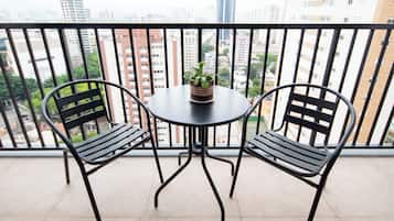 Premium bedding, pillowtop beds, minibar, free WiFi