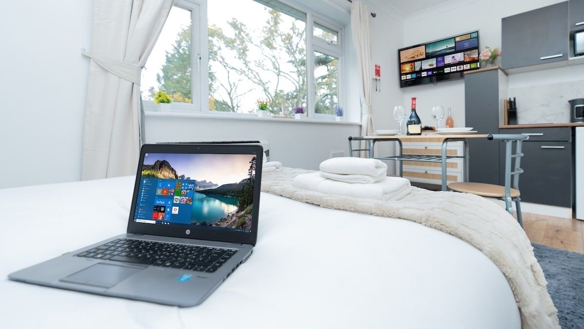 Iron/ironing board, free WiFi, bed sheets