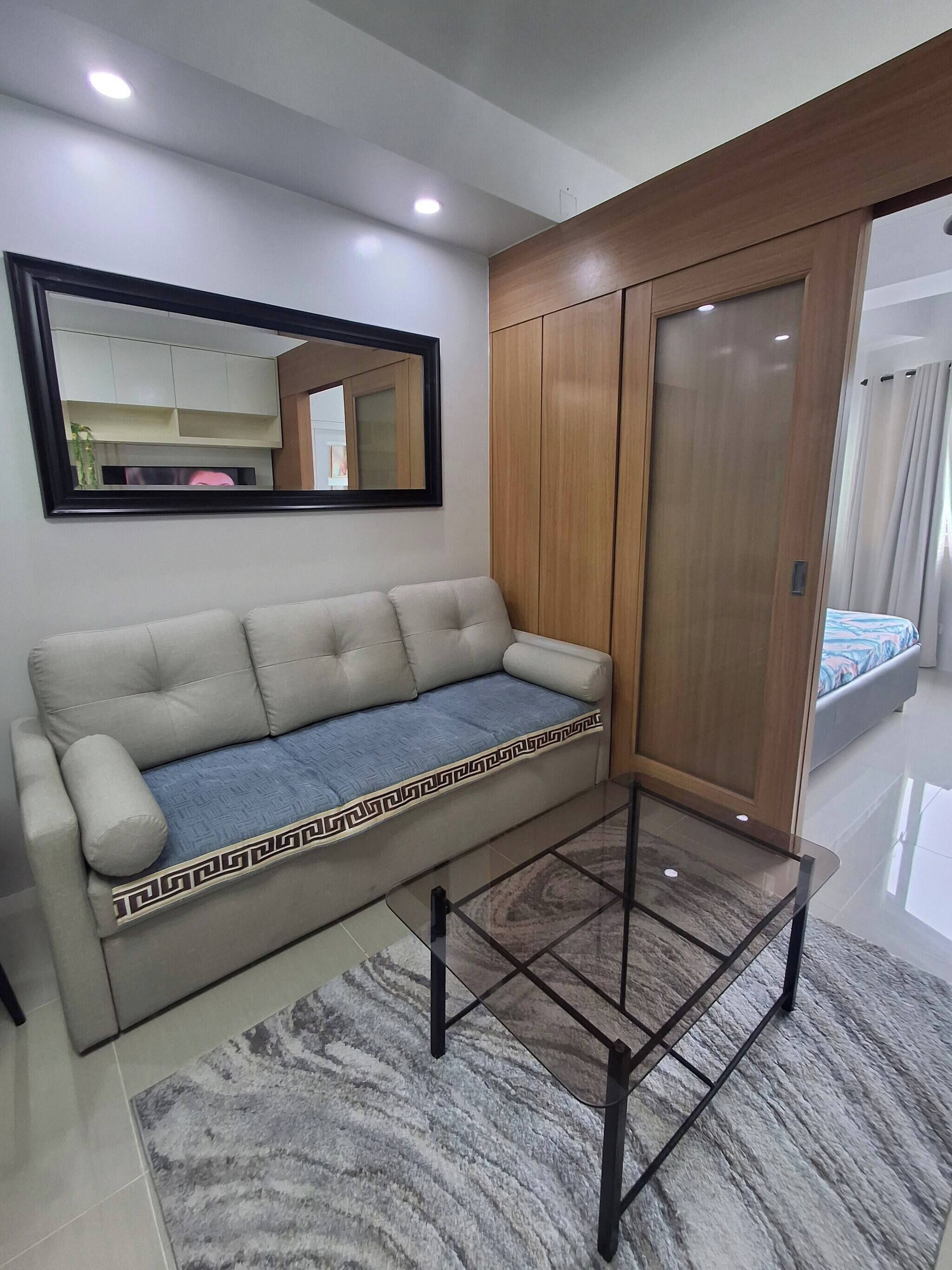 Apartment, 1 Bedroom, Smoking | Living room