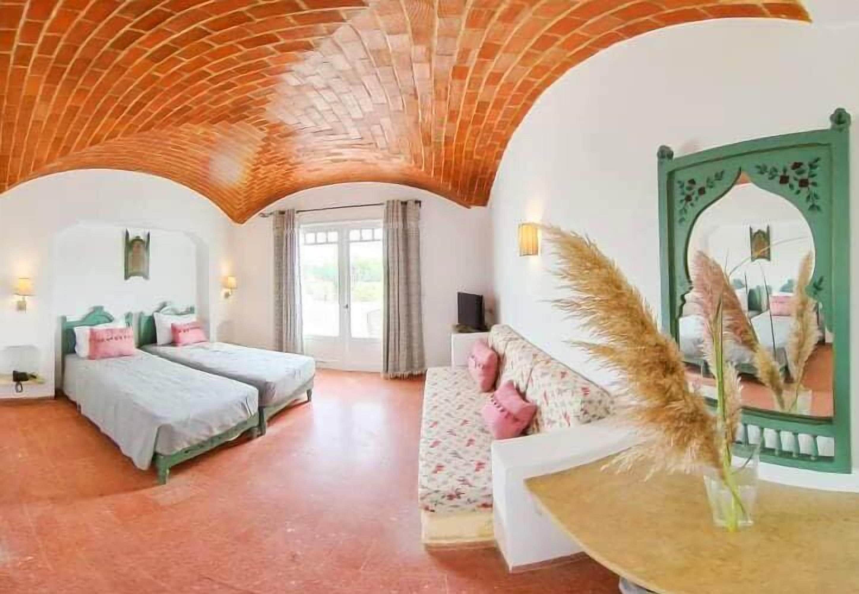 Chambre Double ou avec lits jumeaux | Coffres-forts dans les chambres, Wi-Fi gratuit