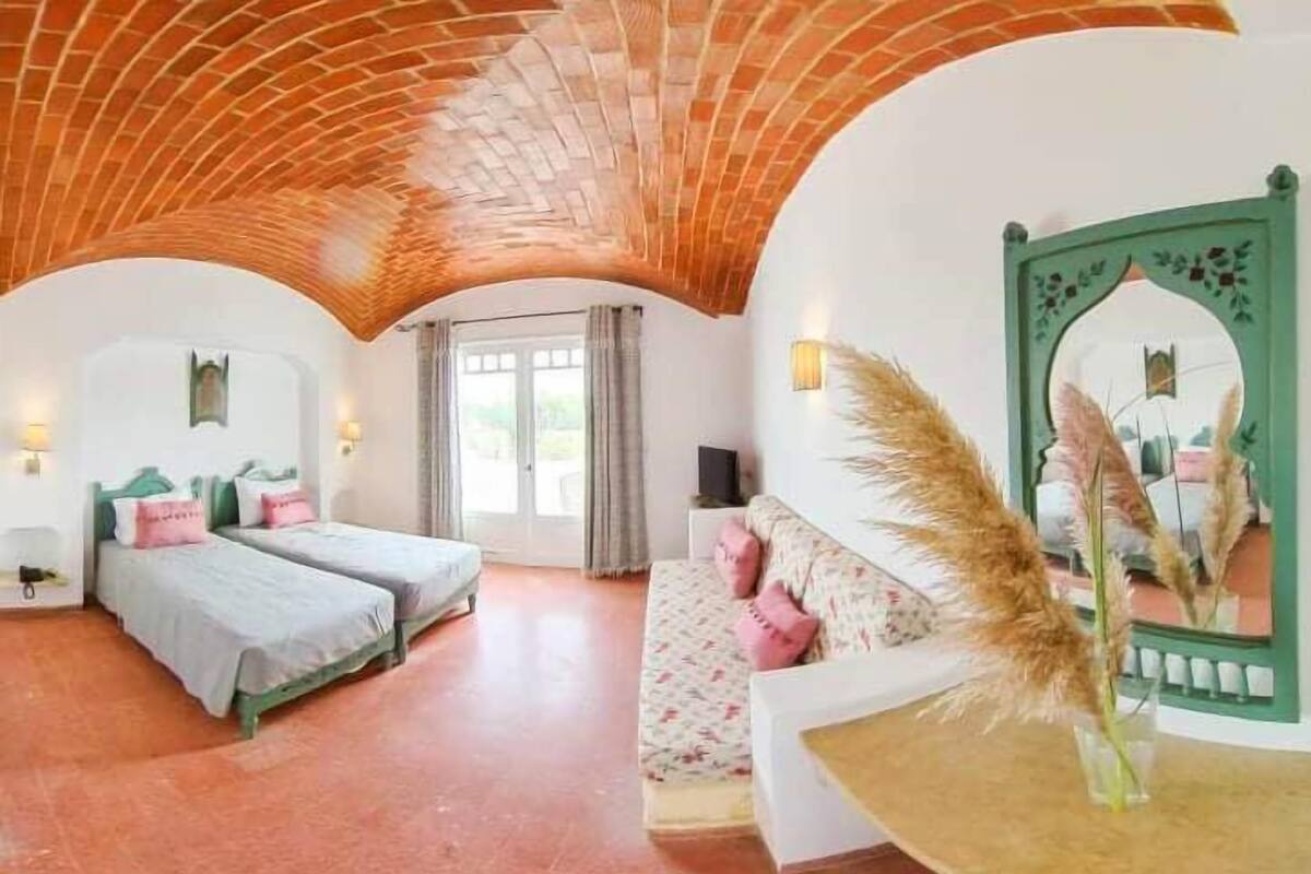 Chambre Double ou avec lits jumeaux | Coffres-forts dans les chambres, Wi-Fi gratuit