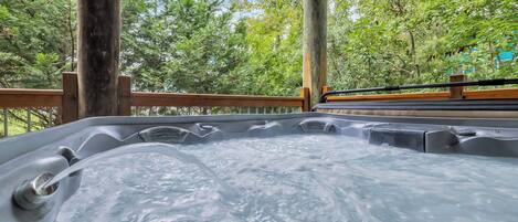 Tina de hidromasaje al aire libre