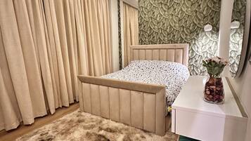 1 bedroom, iron/ironing board, internet, bed sheets