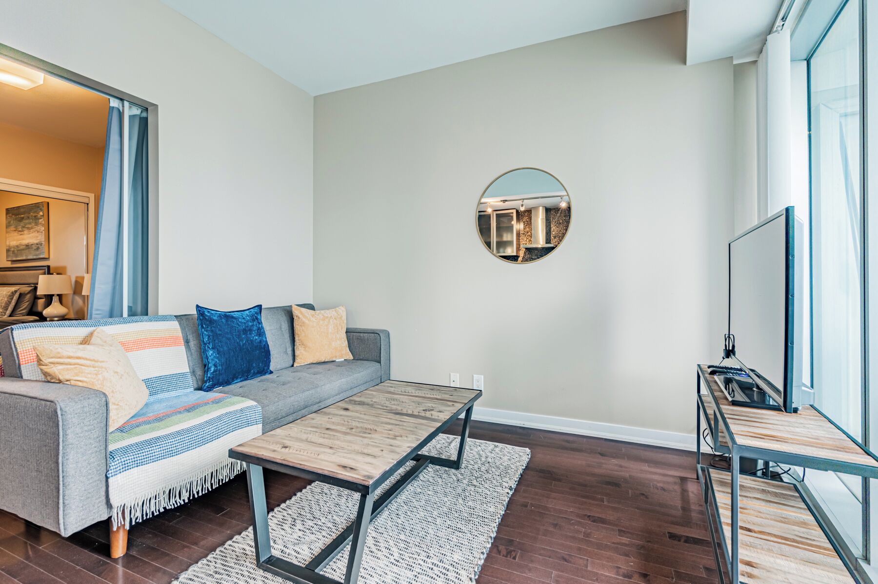 Deluxe Suite, Balcony, City View | Living area | Smart TV, Netflix, streaming services