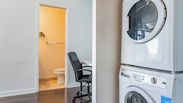 Panoramic Condo | Laundry
