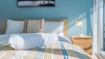 Skrifborð, vinnuaðstaða fyrir fartölvur, ókeypis þráðlaus nettenging