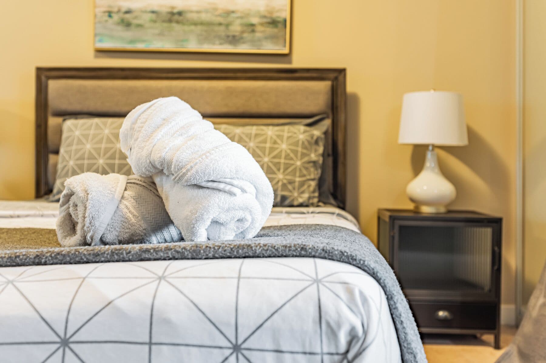 Eenvoudig appartement | Een bureau, een laptopwerkplek, gratis wifi, beddengoed