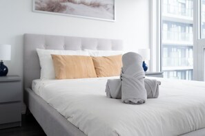 华丽套房, 阳台, 城市景观 | 办公桌、笔记本电脑工作区、免费 WiFi、床单