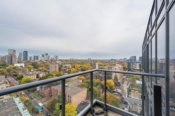 Deluxe Suite, Balcony, City View | Terrace/patio - Guestilo Residence  (Toronto)