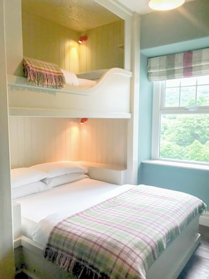 Triple Room (Room 10. Private Room) | Free WiFi, bed sheets - The Rocks at Plas Curig (Betws-Y-Coed)