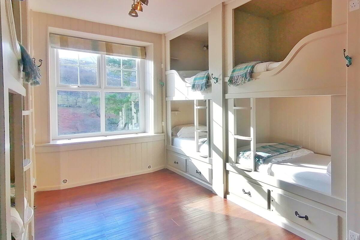 واي فاي مجانًا وملاءات أسرّة