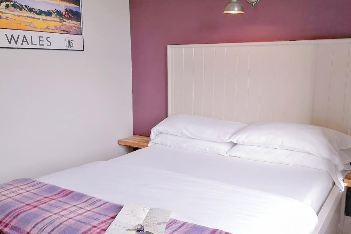 Double Room, Shared Bathroom (Room 2) | WiFi (free), bed sheets