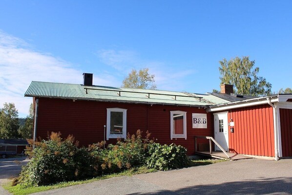 Mặt tiền nơi lưu trú