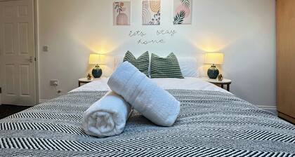 Cosy, Charming 2-Bedroom Oasis. Sleeps 4