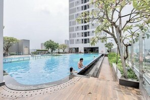 Hồ bơi ngoài trời