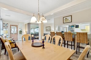 Dining - 1267 S Fletcher ~ 4 BR House, Walk to the Beach! (Fernandina Beach)