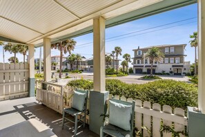 Terrace/patio - 1267 S Fletcher ~ 4 BR House, Walk to the Beach! (Fernandina Beach)