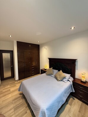 3 chambres, accès à Internet, literie fournie