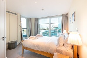2 bedrooms, iron/ironing board, Internet