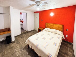 标准房 | 笔记本电脑工作区、免费 WiFi