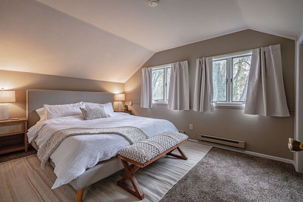 2 bedrooms, iron/ironing board, WiFi, bed sheets - Peaceful 2BR Macungie Twilight Haven, near Bear Creek, King & Queen Beds (Macungie)