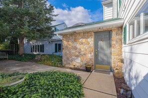Exterior - Peaceful 2BR Macungie Twilight Haven, near Bear Creek, King & Queen Beds (Macungie)