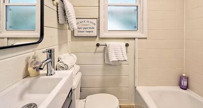 Cute'N Chic 2B/1B Upper Level in Clayton