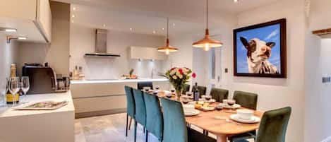 Comfort House, Multiple Beds, Pets allowed, Garden View | Private kitchen | Electric kettle, dining tables