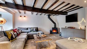 Comfort House, Multiple Beds, Pets Allowed, Garden View | Living area