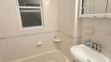 Hårtørrer, håndklæder, Sæbe, Toiletpapir