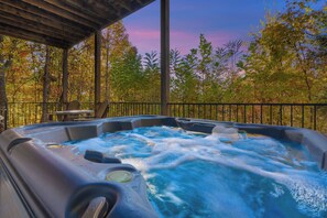 Outdoor spa tub - Mountain View Cabin Sleeps 8 with King Bed, Arcade & Hot Tub, Near Dollywood! (Sevierville)
