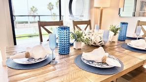 Dining - Best in Oceanside, Oceanfront Condo: Steps to Sand, Pier, Restaurants, Downtown! (Oceanside)