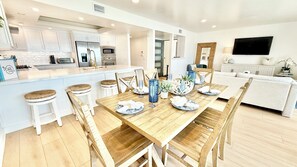 Dining - Best in Oceanside, Oceanfront Condo: Steps to Sand, Pier, Restaurants, Downtown! (Oceanside)