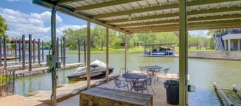 Waterfront Getaway~Lake Access~Deck~BBQ Grill