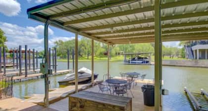 Waterfront Getaway~Lake Access~Deck~BBQ Grill