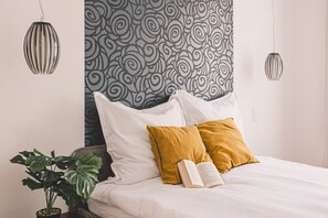 Iron/ironing board, travel cot, WiFi, bed sheets