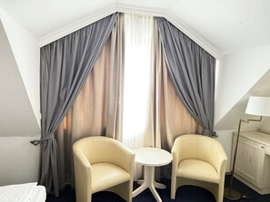 Standard Single Room | Living area