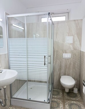 Standard Double Room, Non Smoking | Bathroom