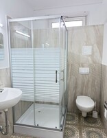 Standard Double Room, Non Smoking | Bathroom