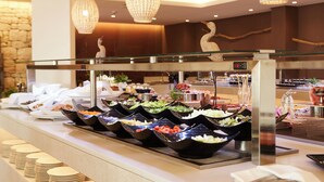 A buffet with various food options and a glass railing. - Insotel Tarida Beach Resort & SPA (Sant Josep de sa Talaia)