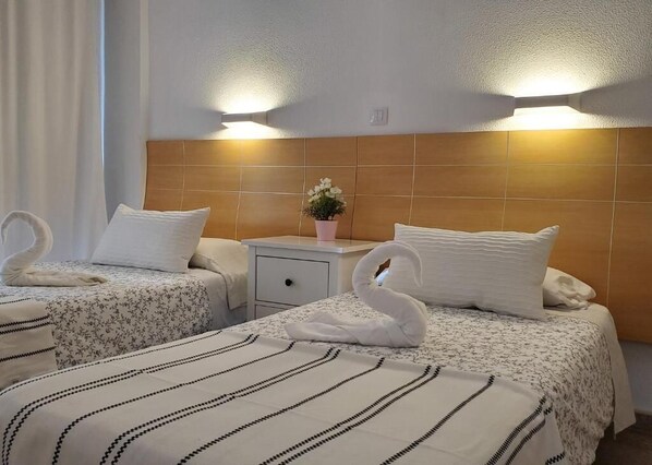 Room - Las Camelias Apartments  (San Bartolomé de Tirajana)