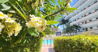 Las Camelias Apartments