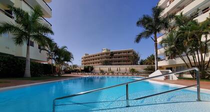 Las Camelias Apartments