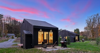 Stylish Designer Loft And Adventure Hub With EV Charger Near Woodstock & Okemo